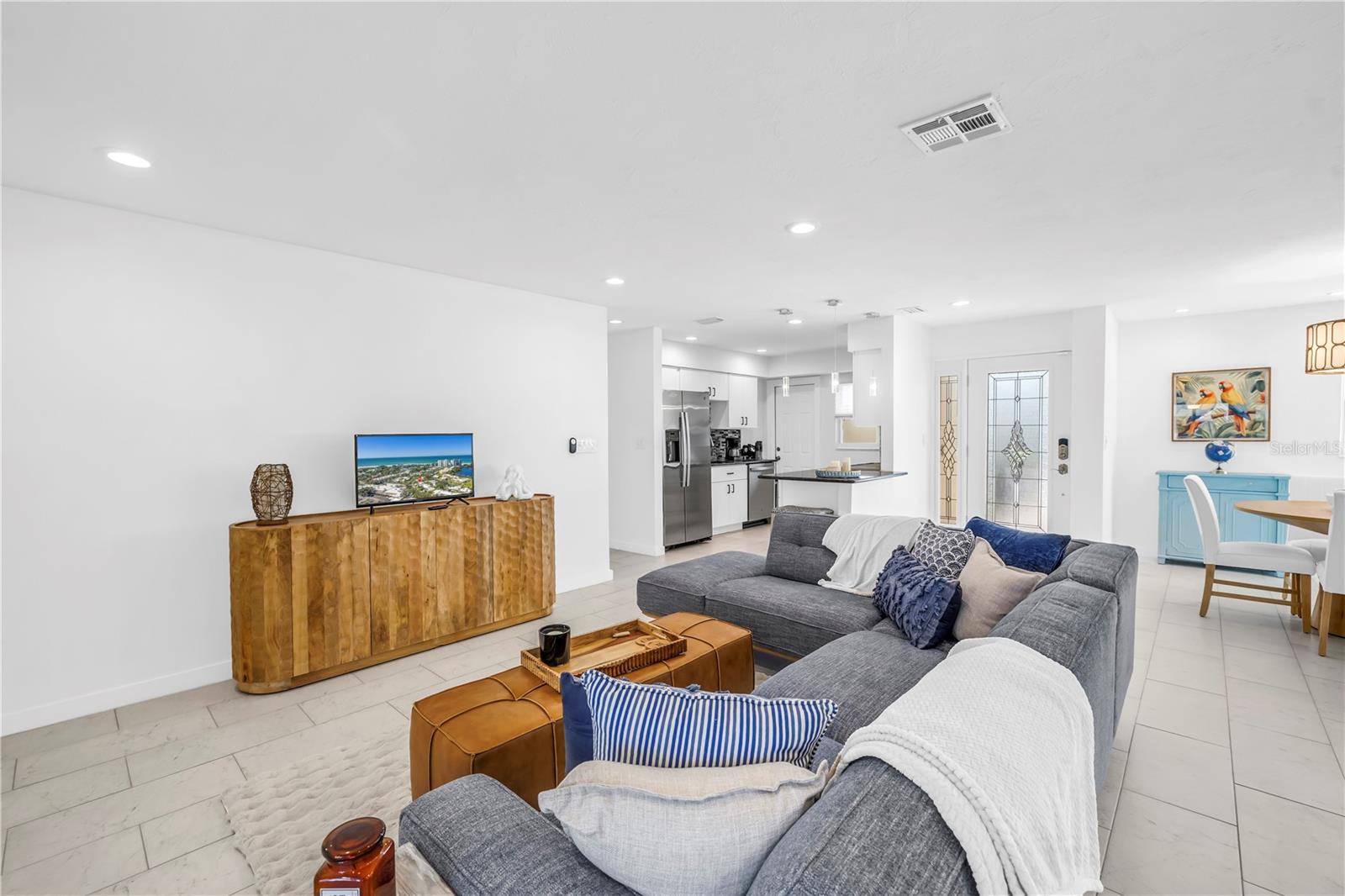 Image 18 of 60 For 111 Whispering Sands Circle V38