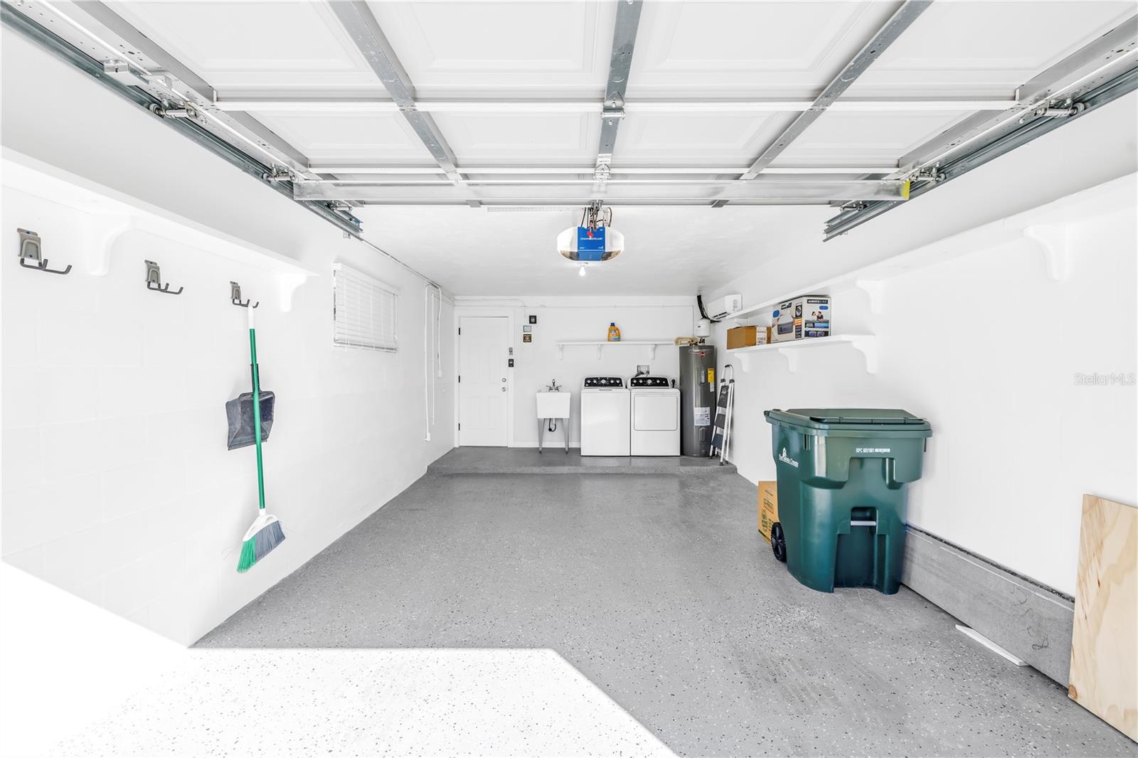 Image 28 of 60 For 111 Whispering Sands Circle V38