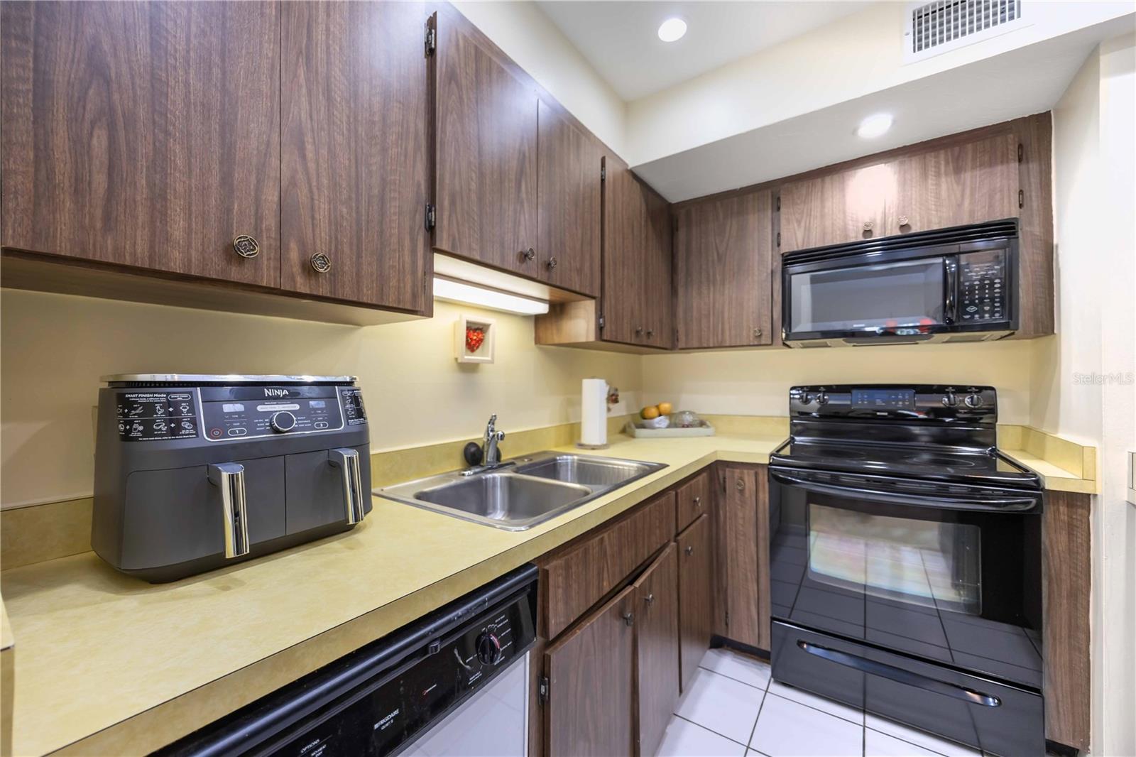 Image 8 of 25 For 4885 Rilma Avenue 131