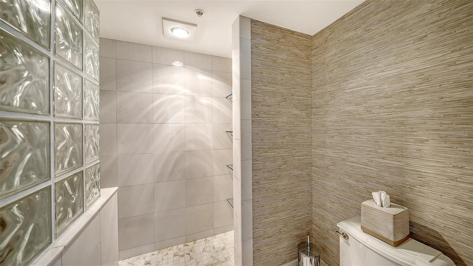 Image 40 of 73 For 988 Boulevard Of The Arts  S1814