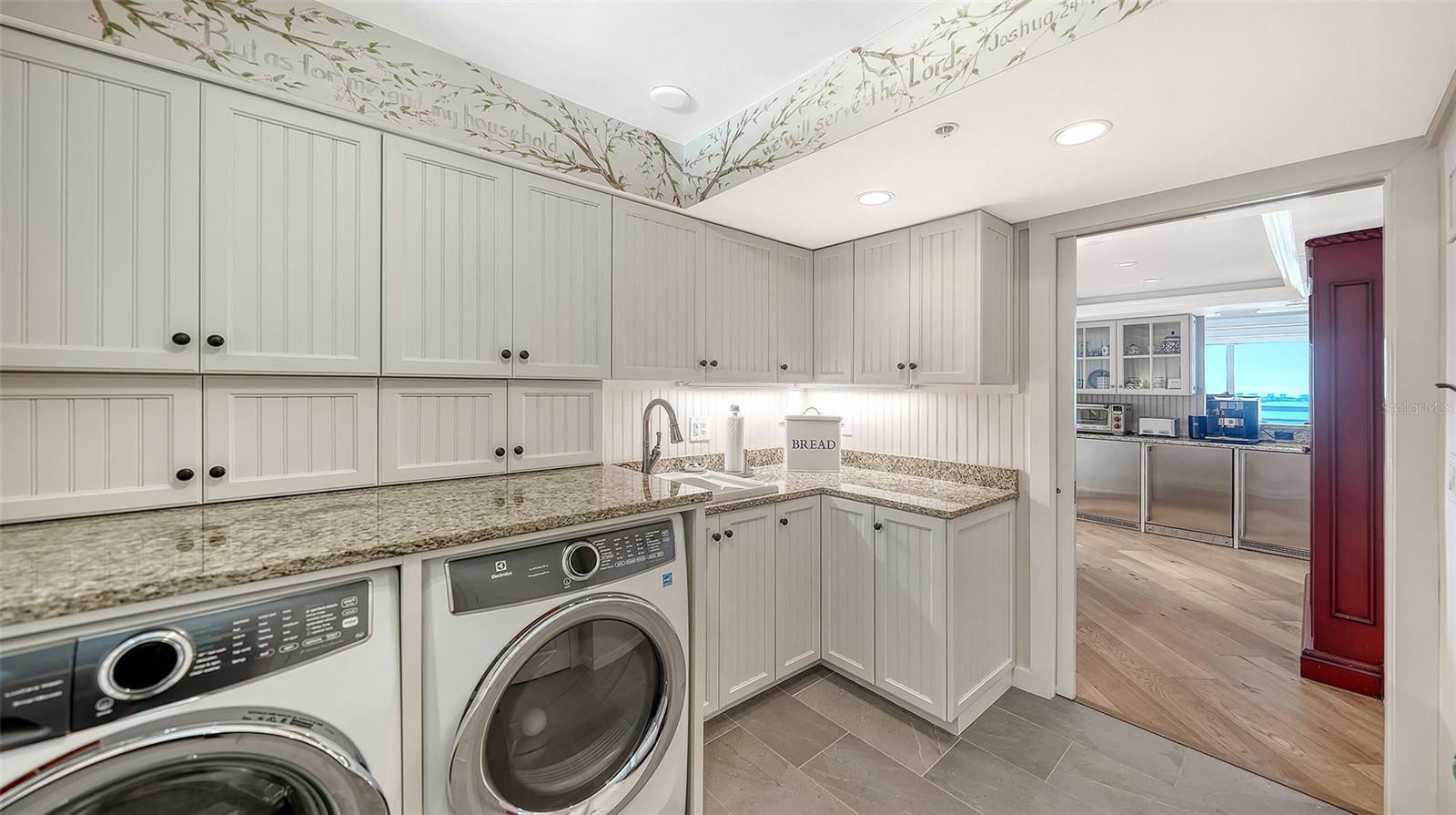 Image 44 of 73 For 988 Boulevard Of The Arts  S1814