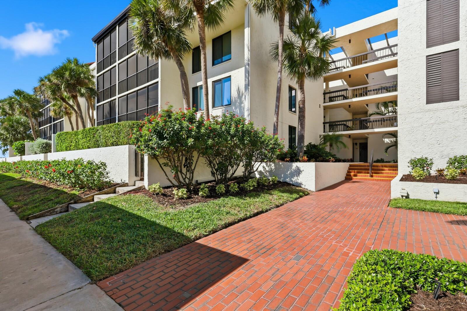 Image 2 of 41 For 1965 Gulf Of Mexico Drive G5-104