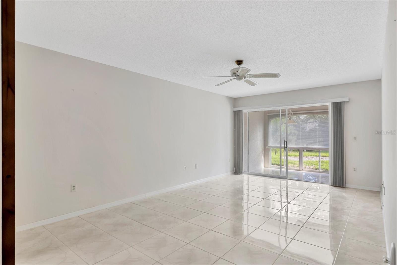 Image 15 of 62 For 4046 Highland Oaks Drive 47