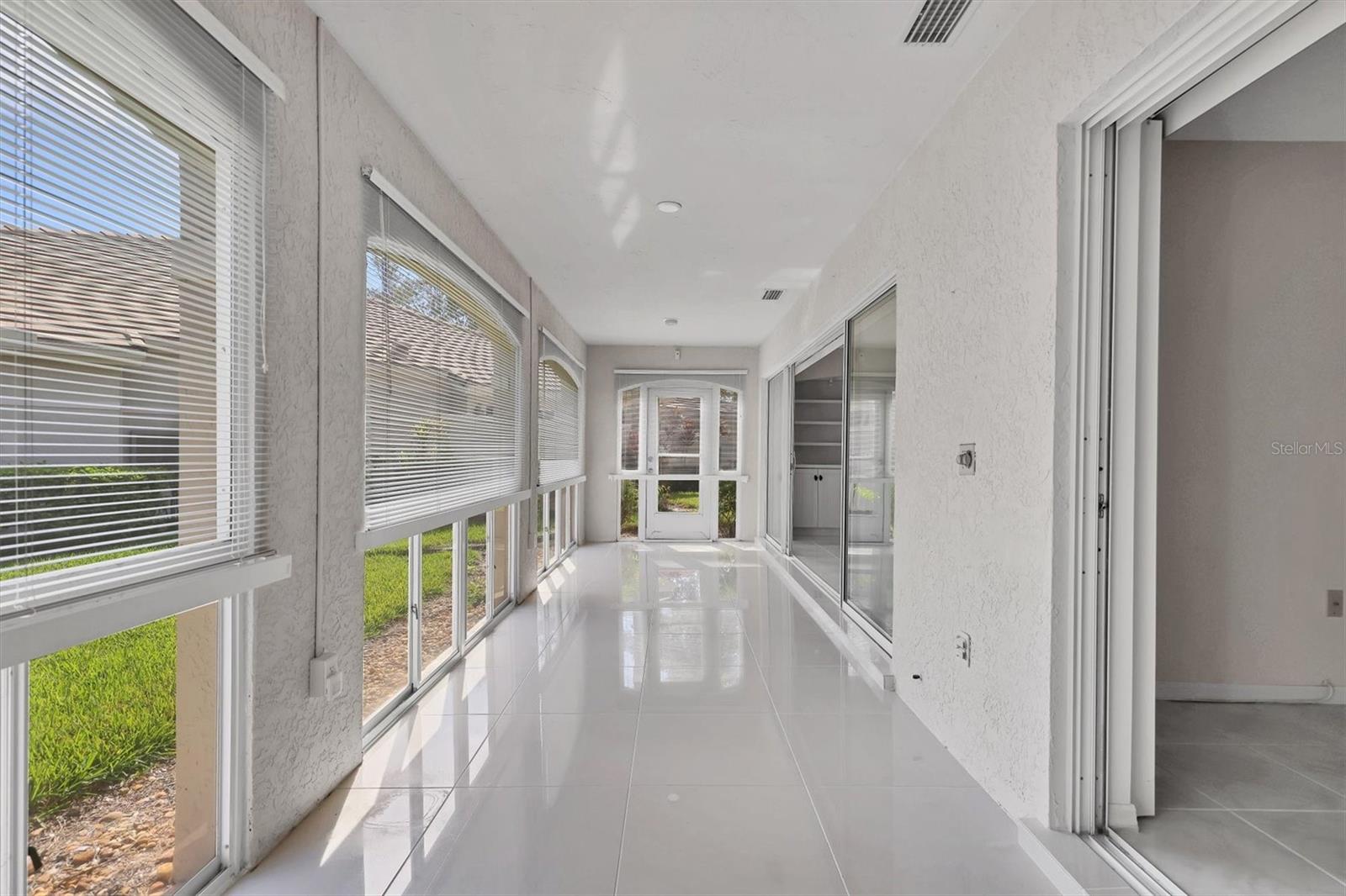 Image 25 of 62 For 4046 Highland Oaks Drive 47