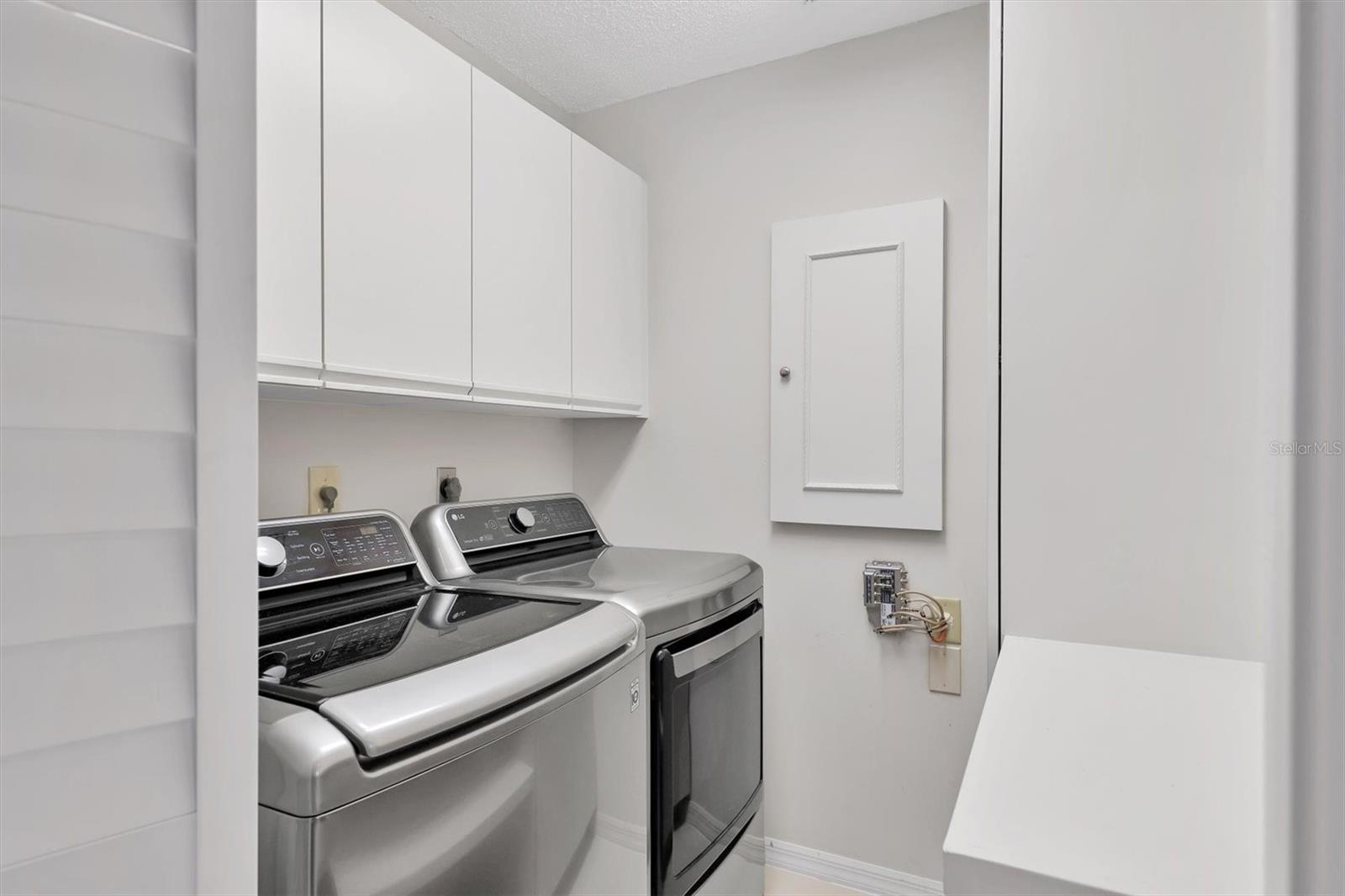 Image 28 of 62 For 4046 Highland Oaks Drive 47