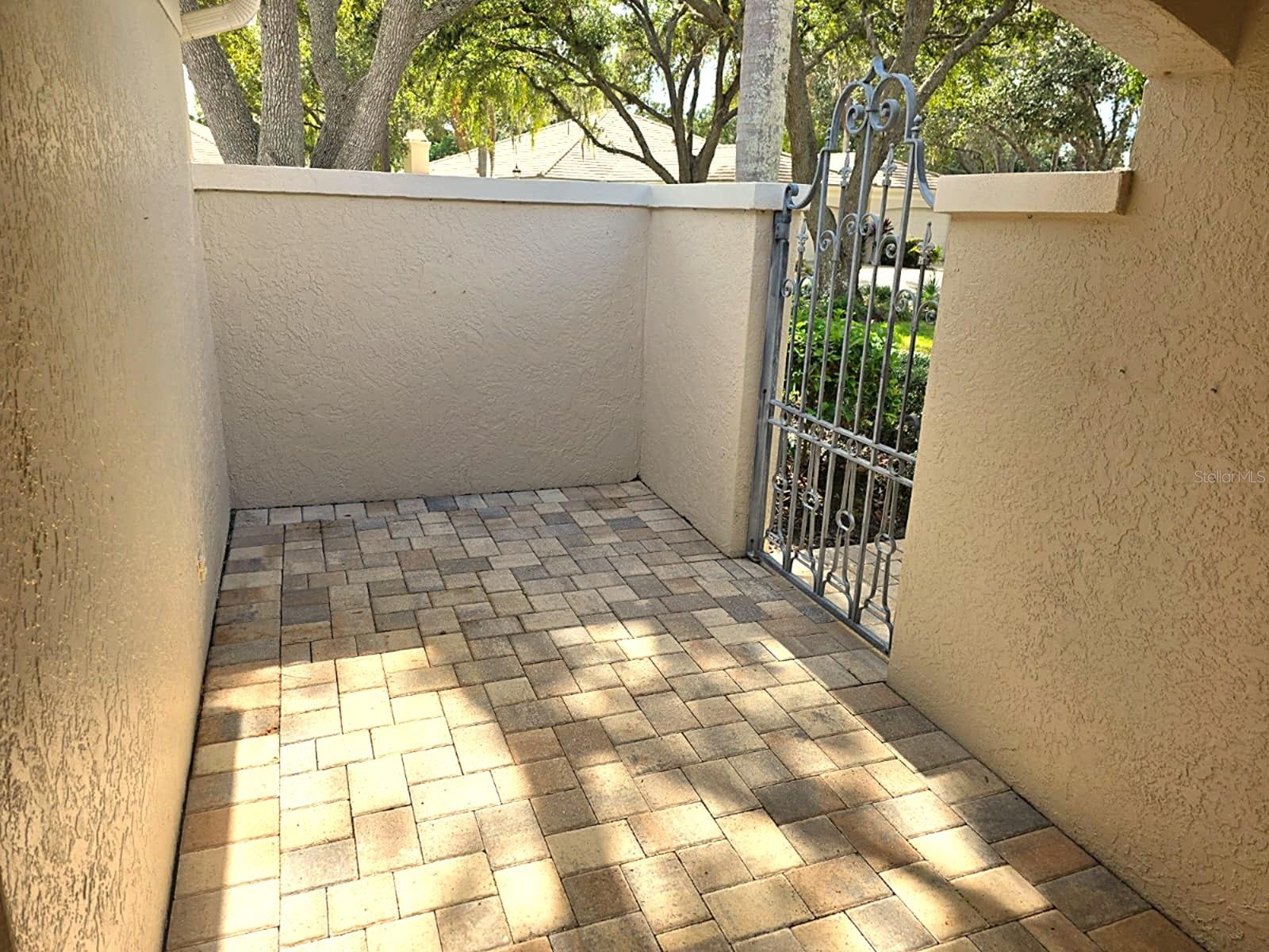 Image 4 of 62 For 4046 Highland Oaks Drive 47