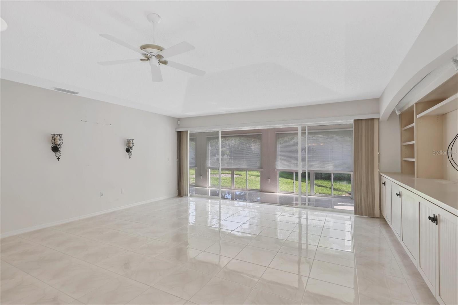 Image 7 of 62 For 4046 Highland Oaks Drive 47