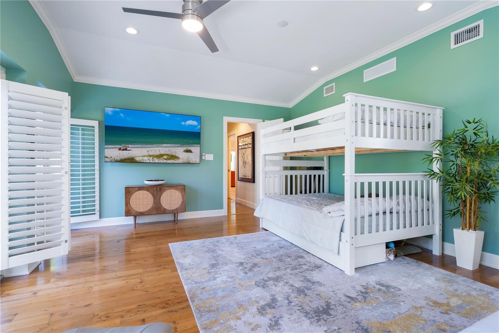 Image 27 of 35 For 606 Owl Way 