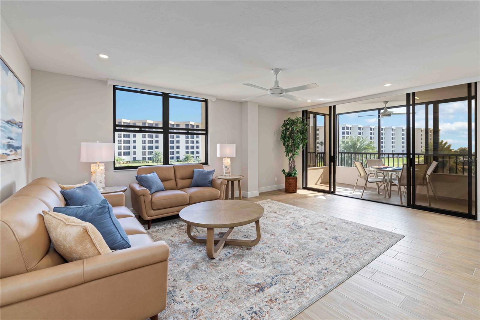 Image 13 of 66 For 5760 Midnight Pass Road 307d