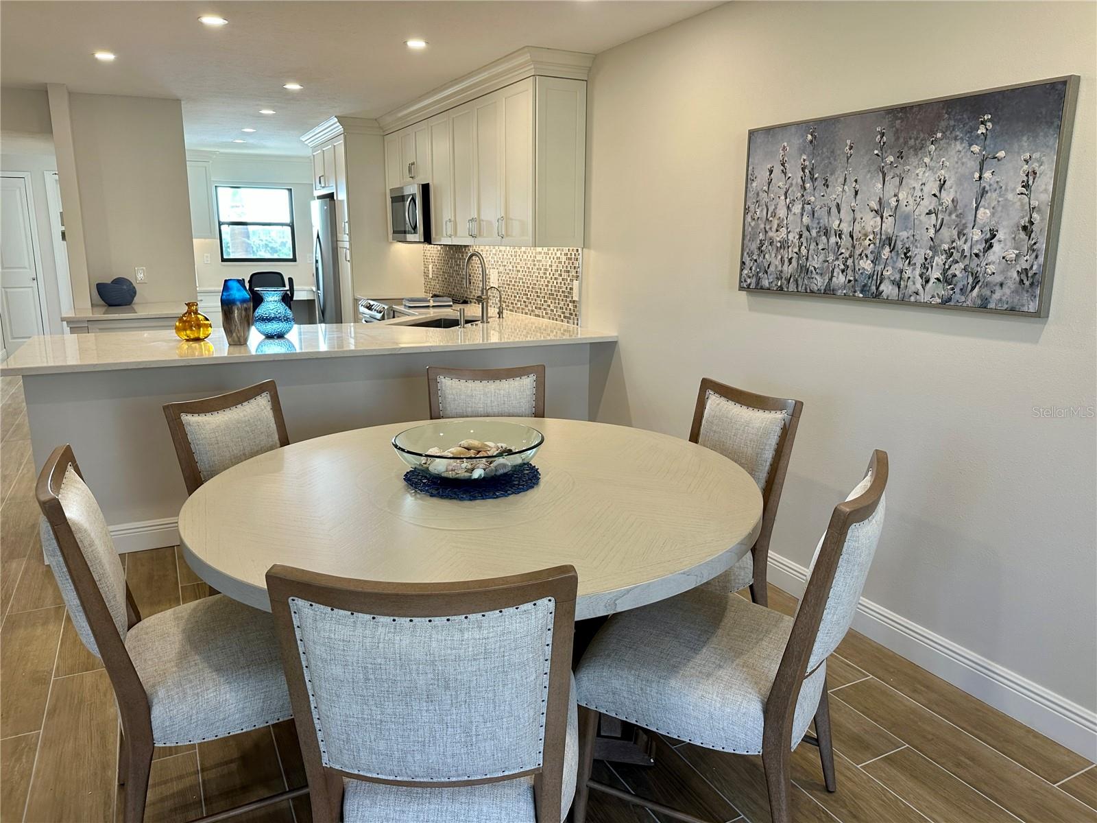 Image 14 of 66 For 5760 Midnight Pass Road 307d