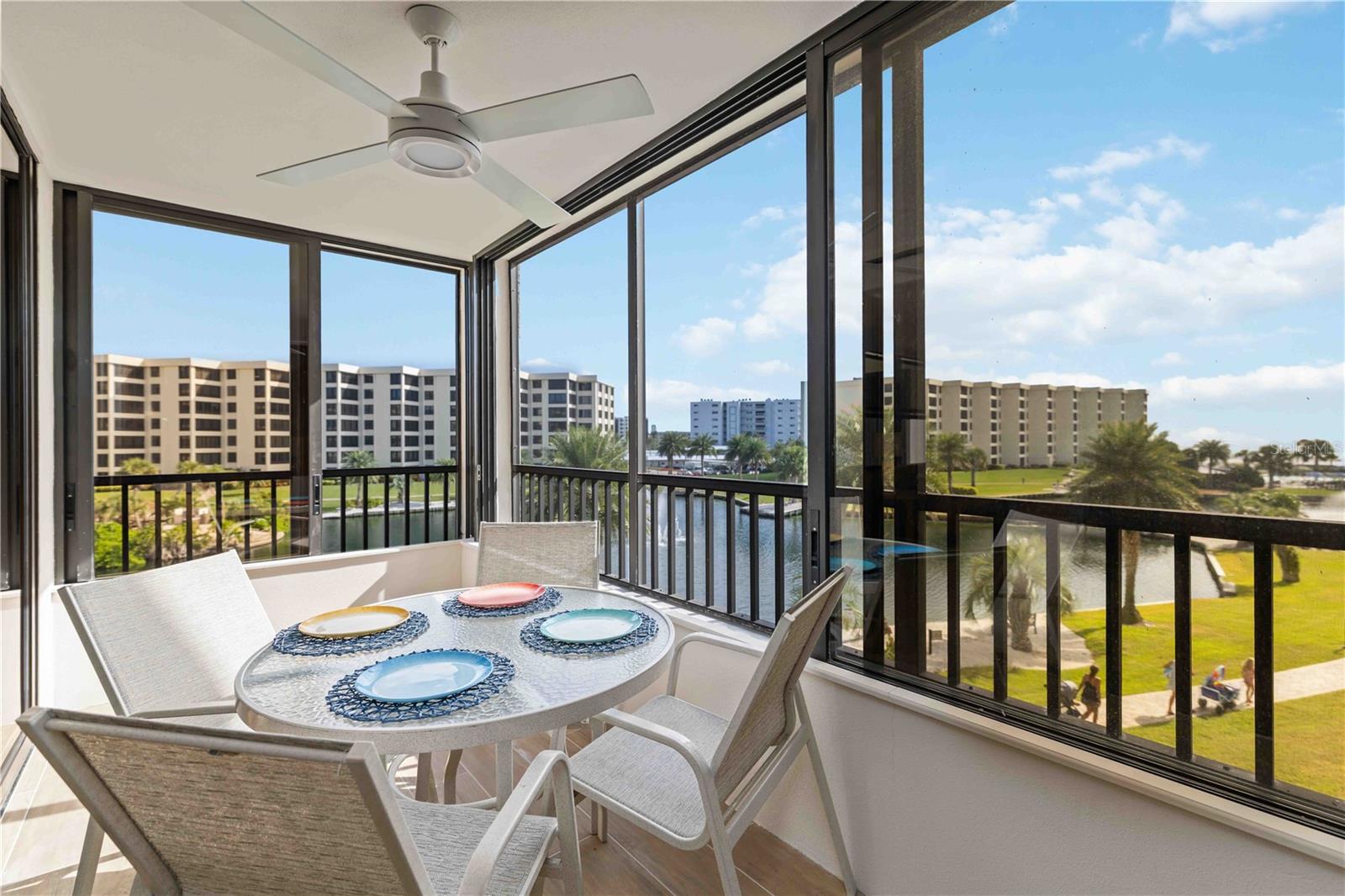 Image 17 of 66 For 5760 Midnight Pass Road 307d