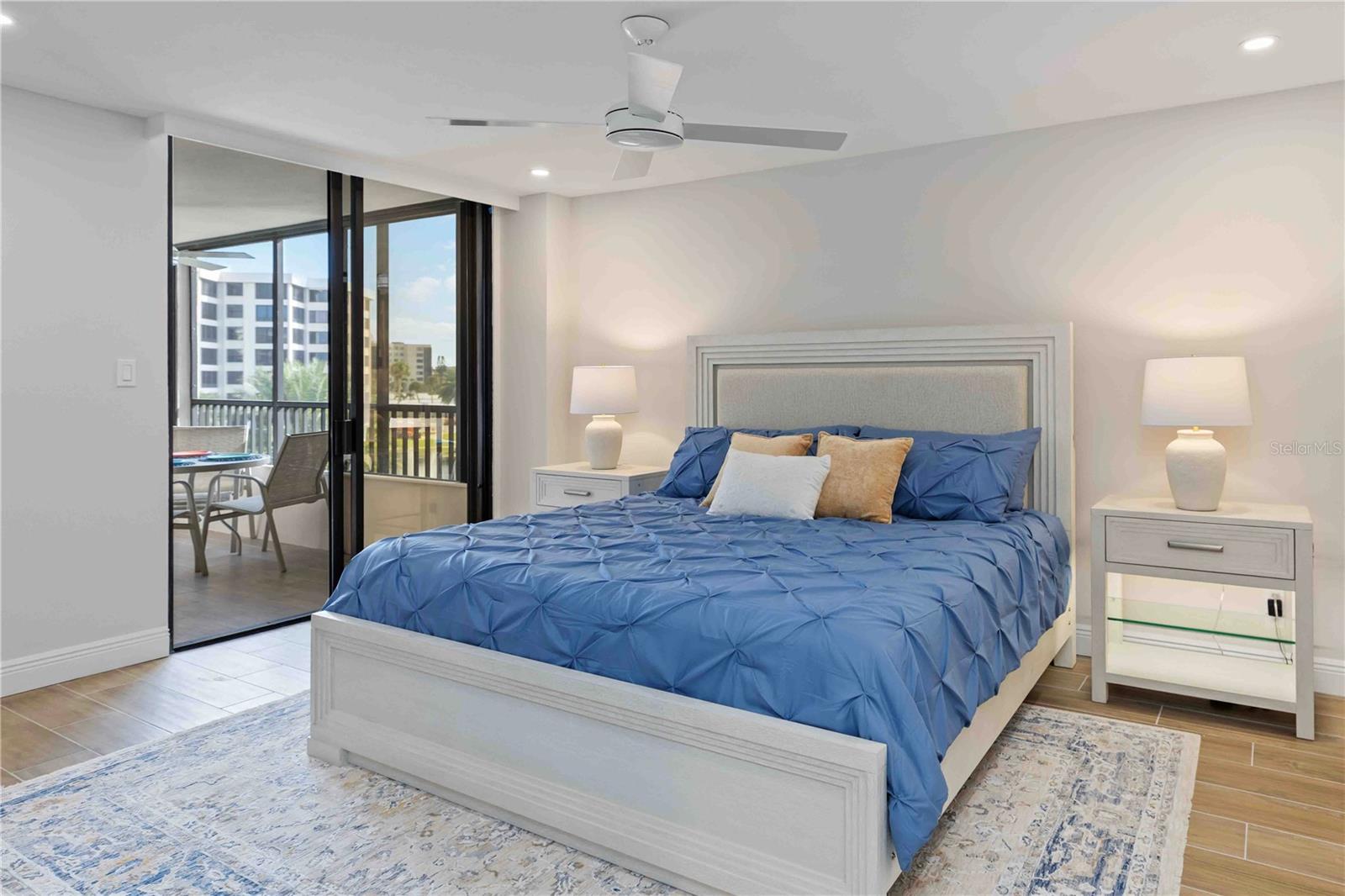 Image 20 of 66 For 5760 Midnight Pass Road 307d