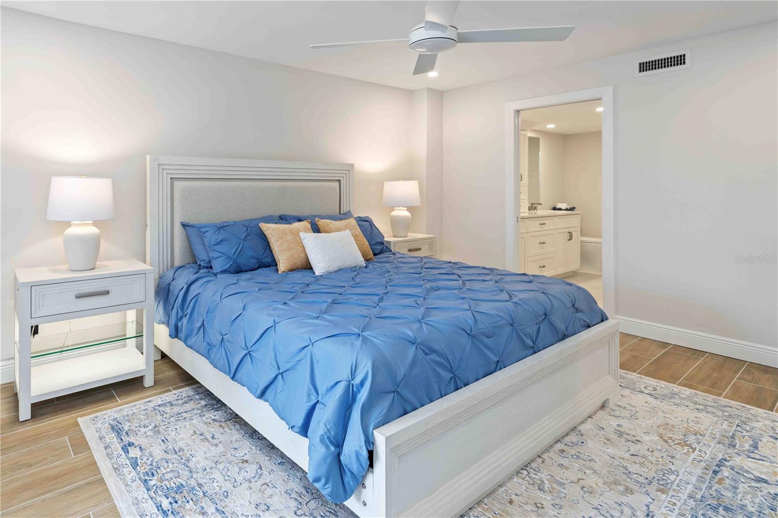 Image 21 of 66 For 5760 Midnight Pass Road 307d