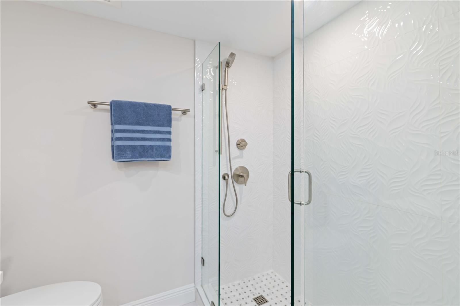 Image 23 of 66 For 5760 Midnight Pass Road 307d