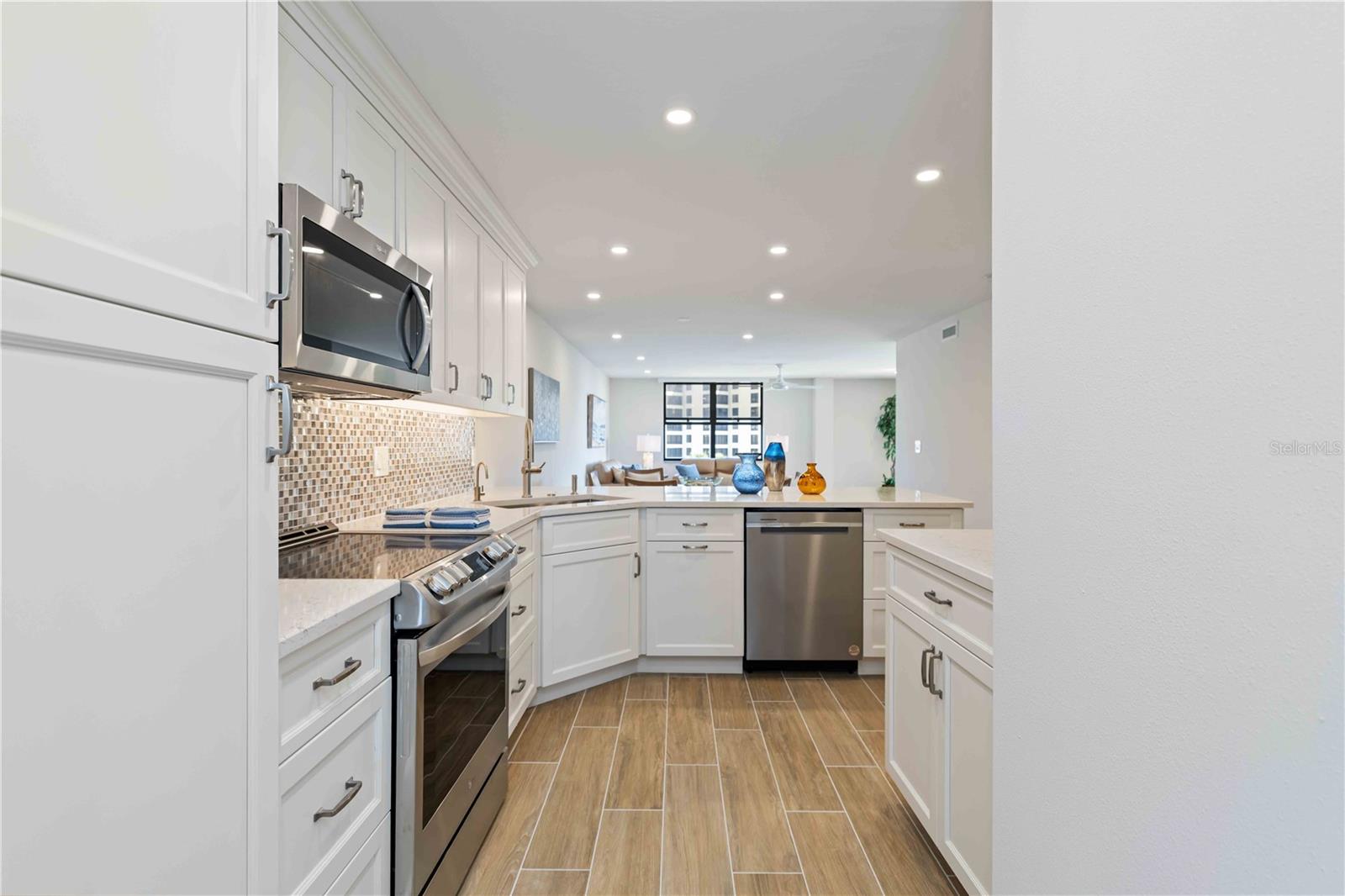 Image 4 of 66 For 5760 Midnight Pass Road 307d