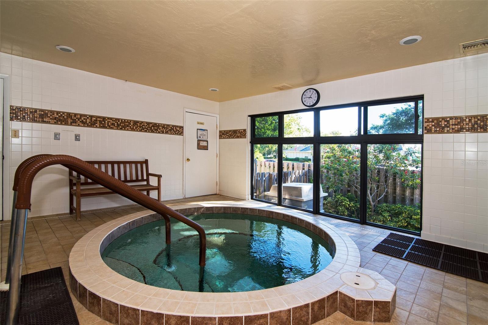 Image 42 of 66 For 5760 Midnight Pass Road 307d