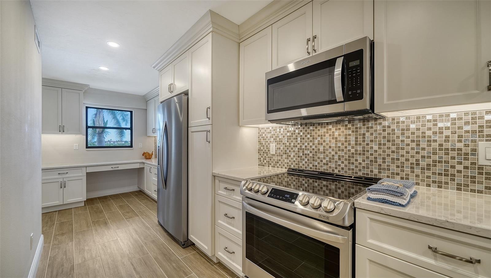 Image 8 of 66 For 5760 Midnight Pass Road 307d