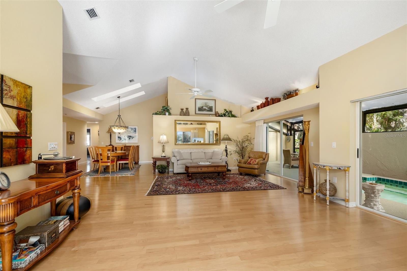 Image 5 of 76 For 4480 Ascot Circle