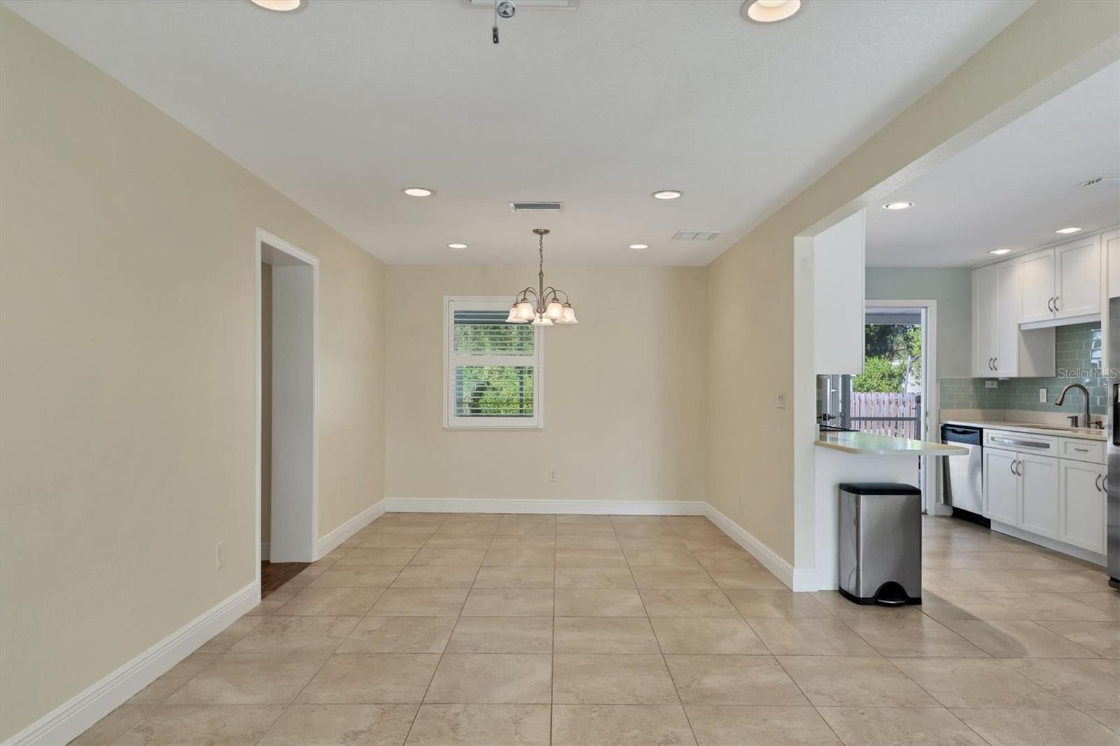 Image 16 of 40 For 2506 Teal Avenue