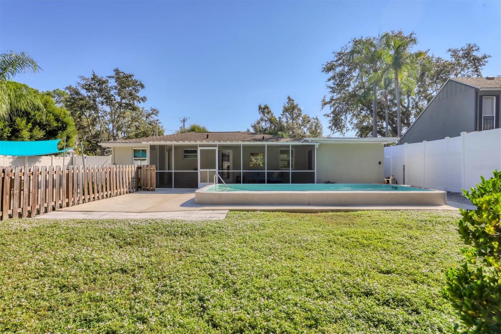 Image 32 of 40 For 2506 Teal Avenue