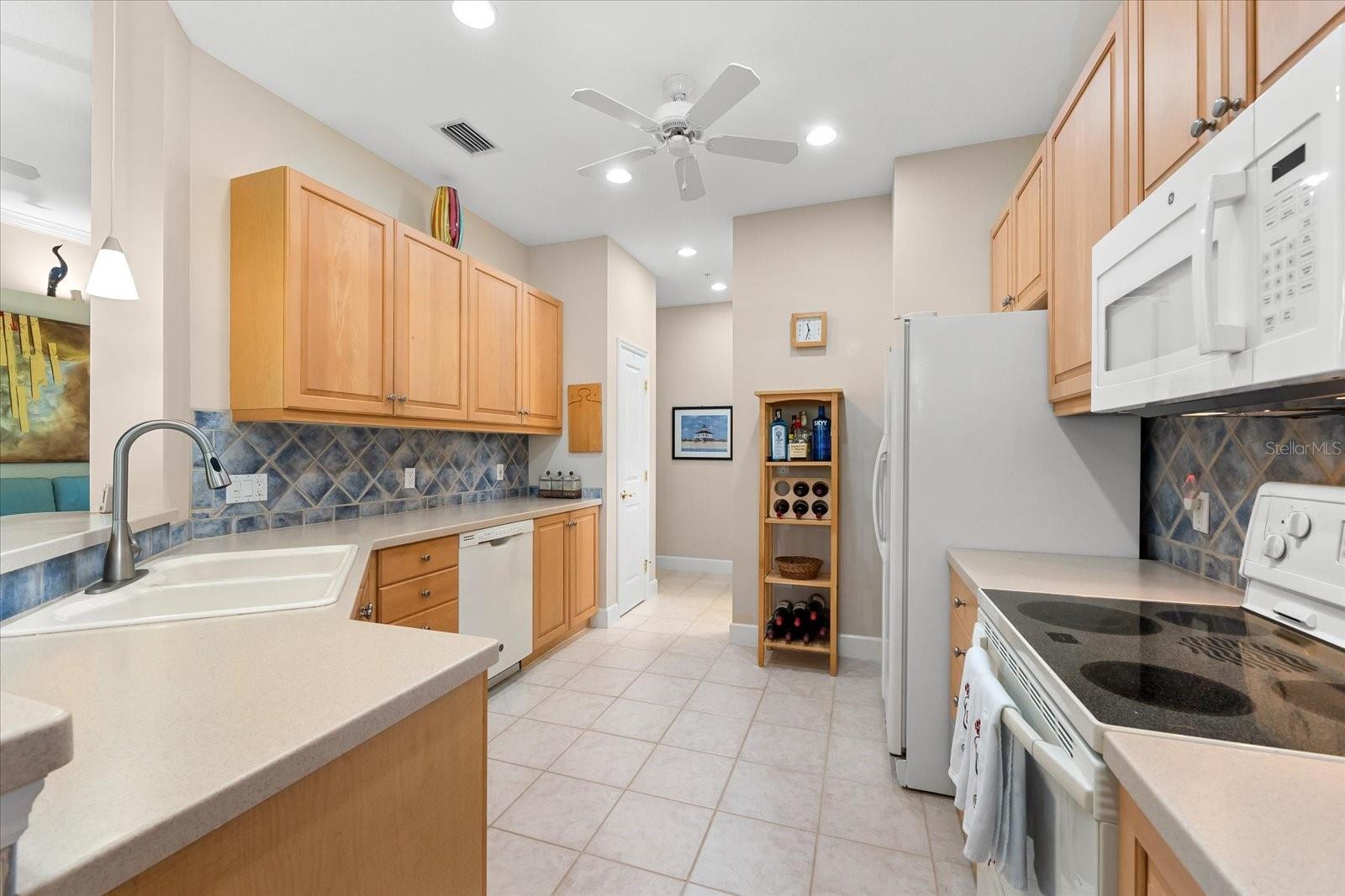 Image 17 of 57 For 7470 Botanica Parkway 201