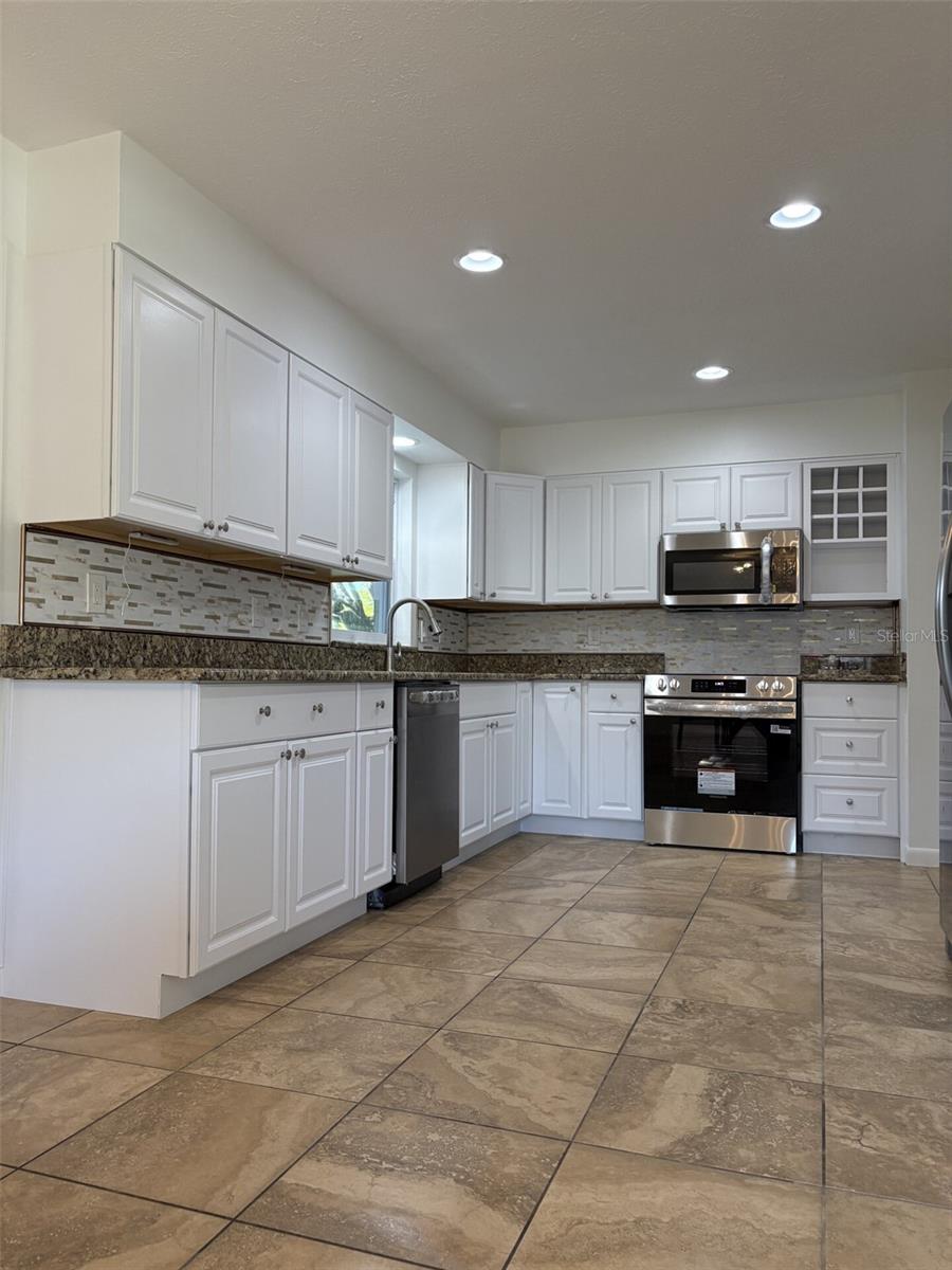 Image 16 of 40 For 60 Outlook Street