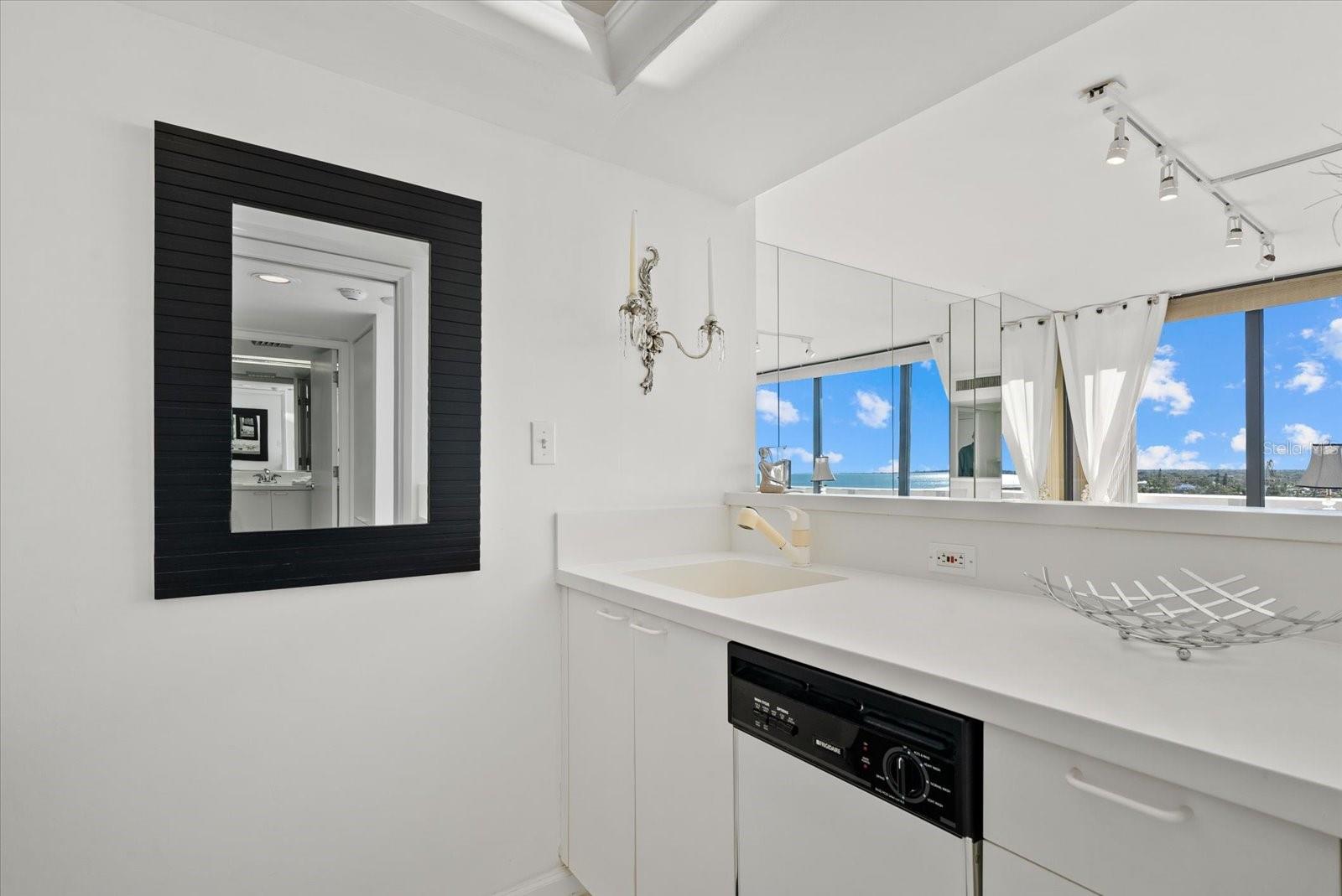 Image 15 of 40 For 5400 Ocean Boulevard 8-05