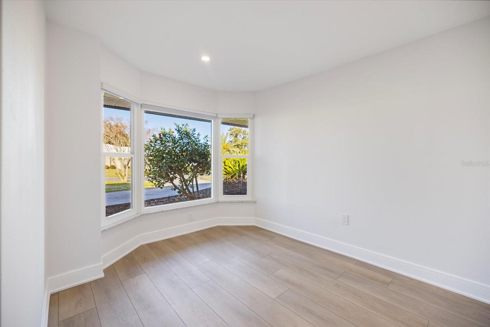 Image 18 of 51 For 470 Leger Drive