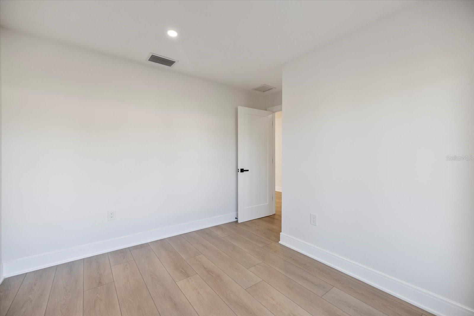 Image 19 of 51 For 470 Leger Drive