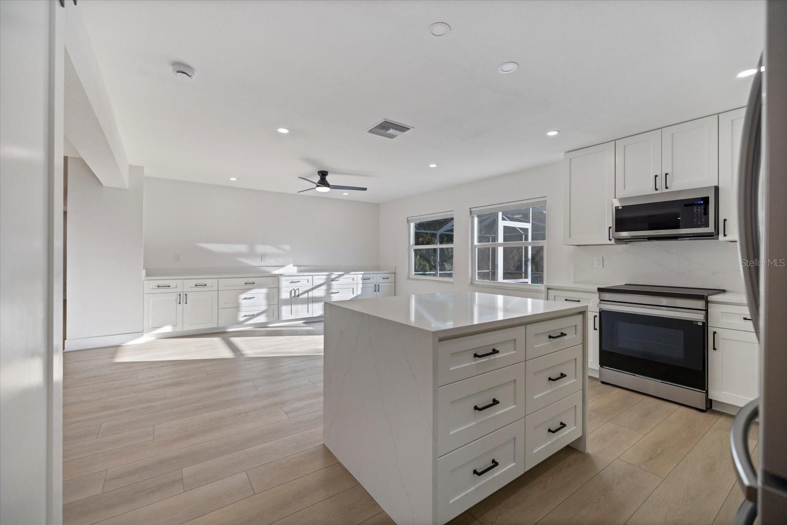 Image 21 of 51 For 470 Leger Drive