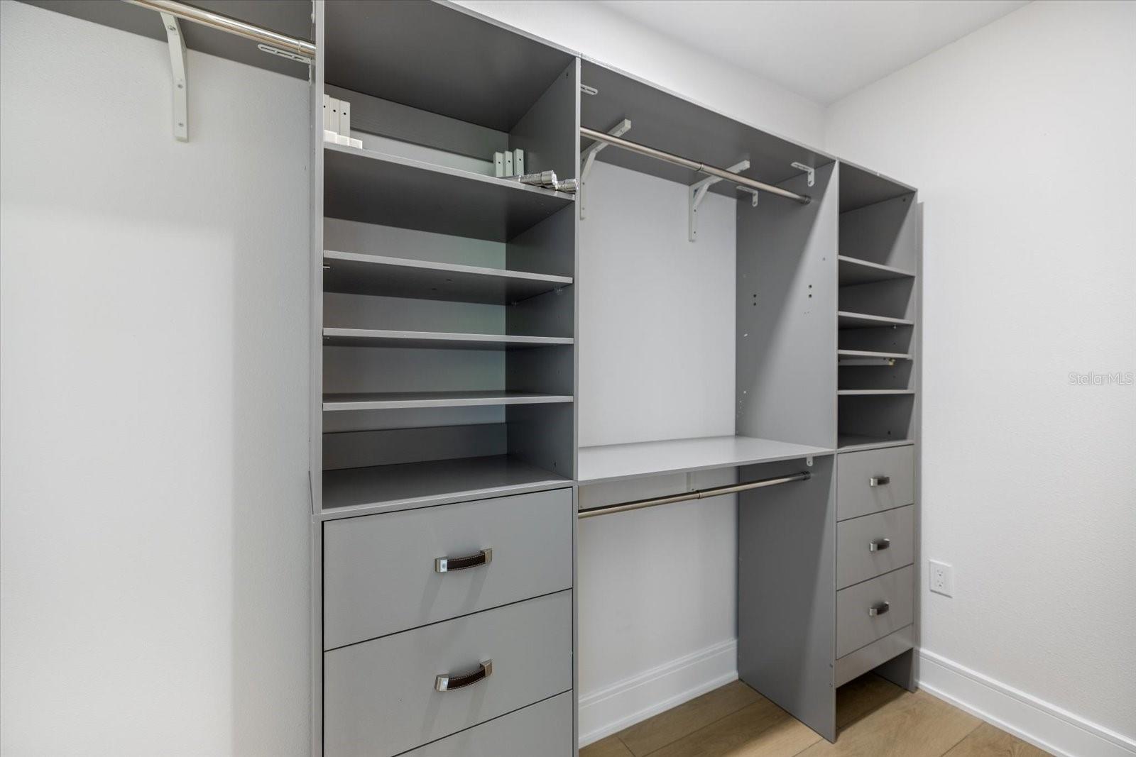 Image 31 of 51 For 470 Leger Drive