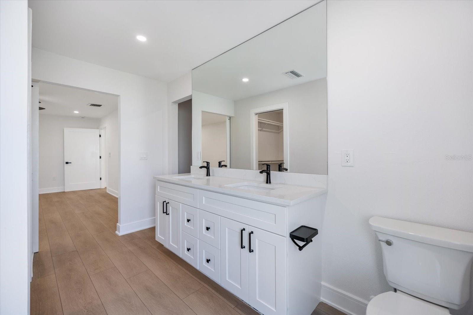 Image 33 of 51 For 470 Leger Drive