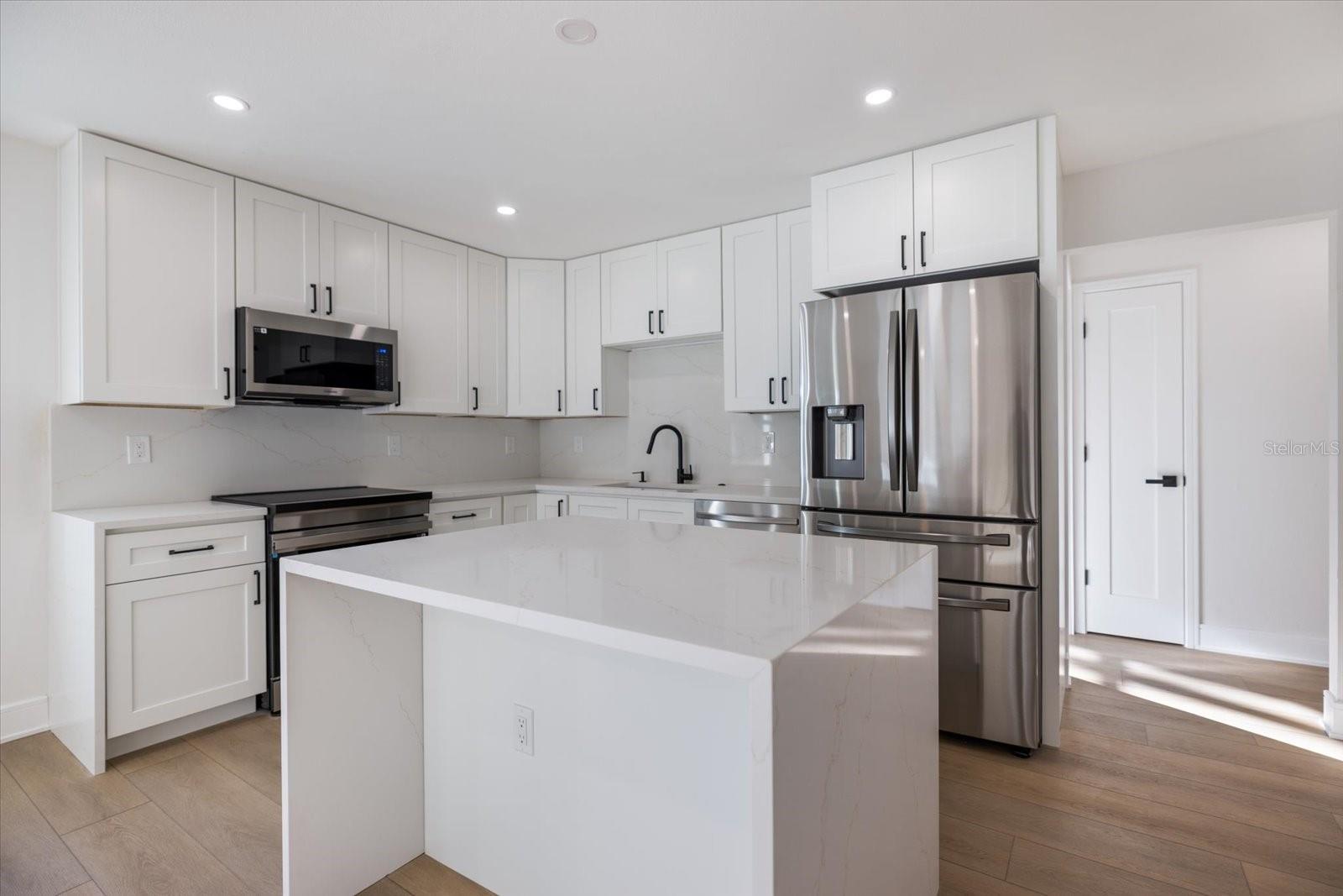 Image 6 of 51 For 470 Leger Drive