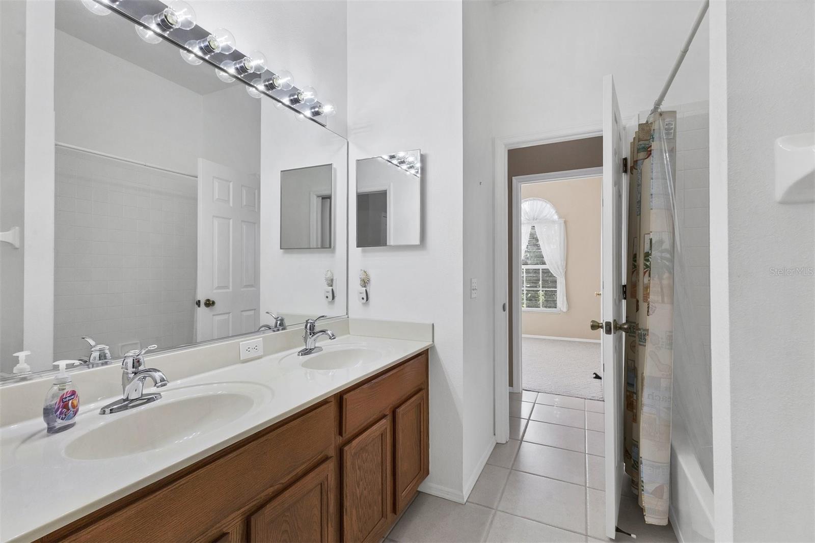 Image 24 of 36 For 4983 Oldham Street