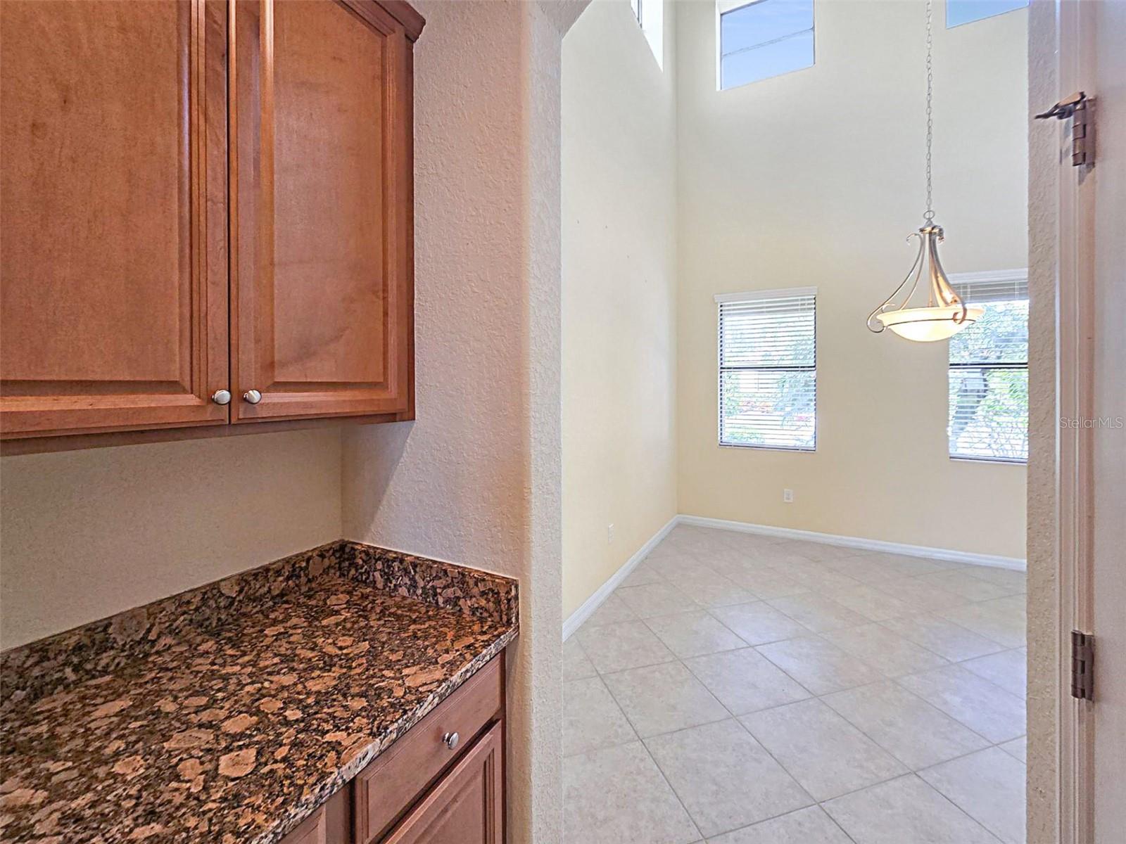 Image 5 of 35 For 6467 Willowshire Way