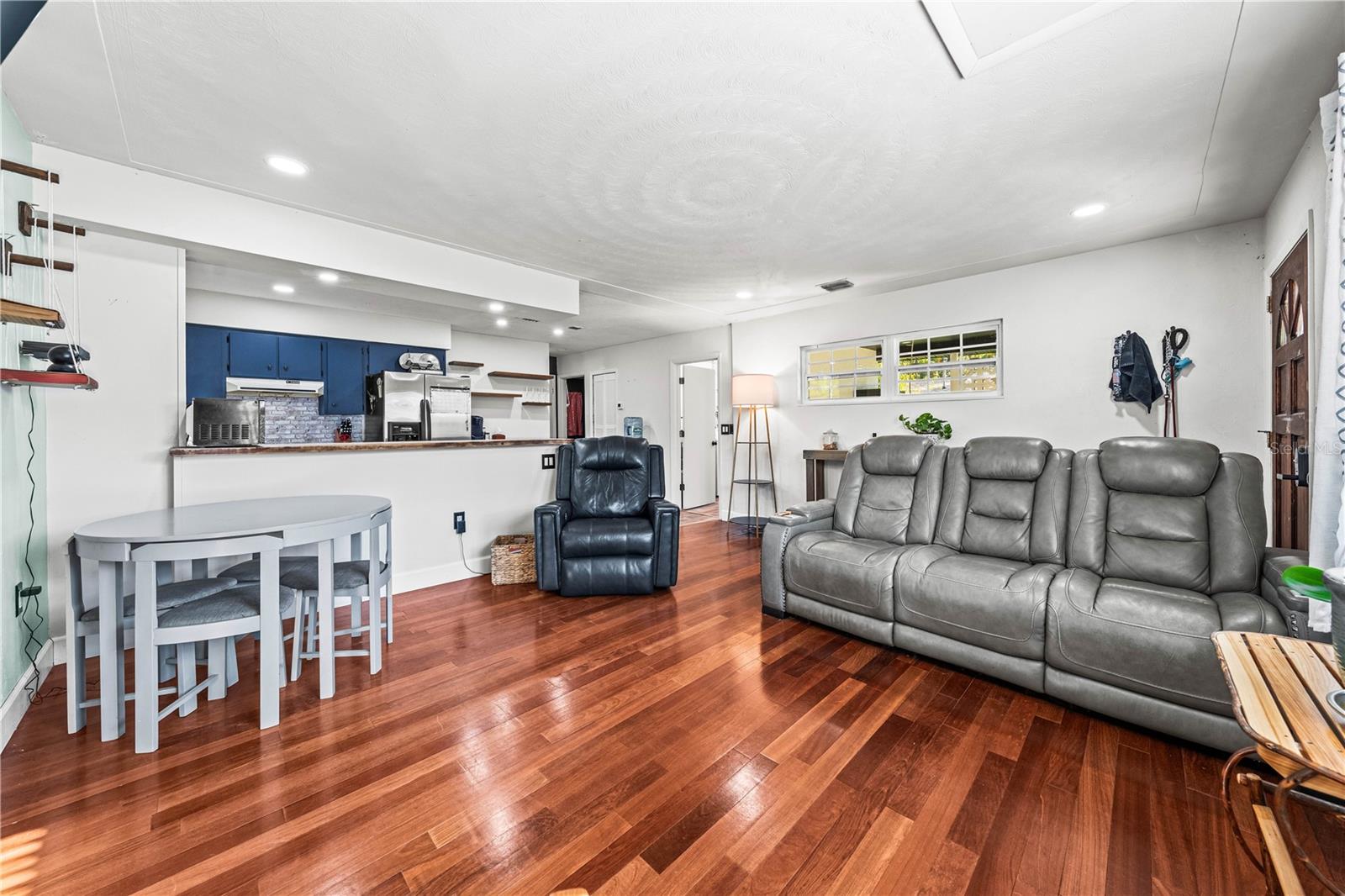 Image 10 of 59 For 2611 Huntington Avenue