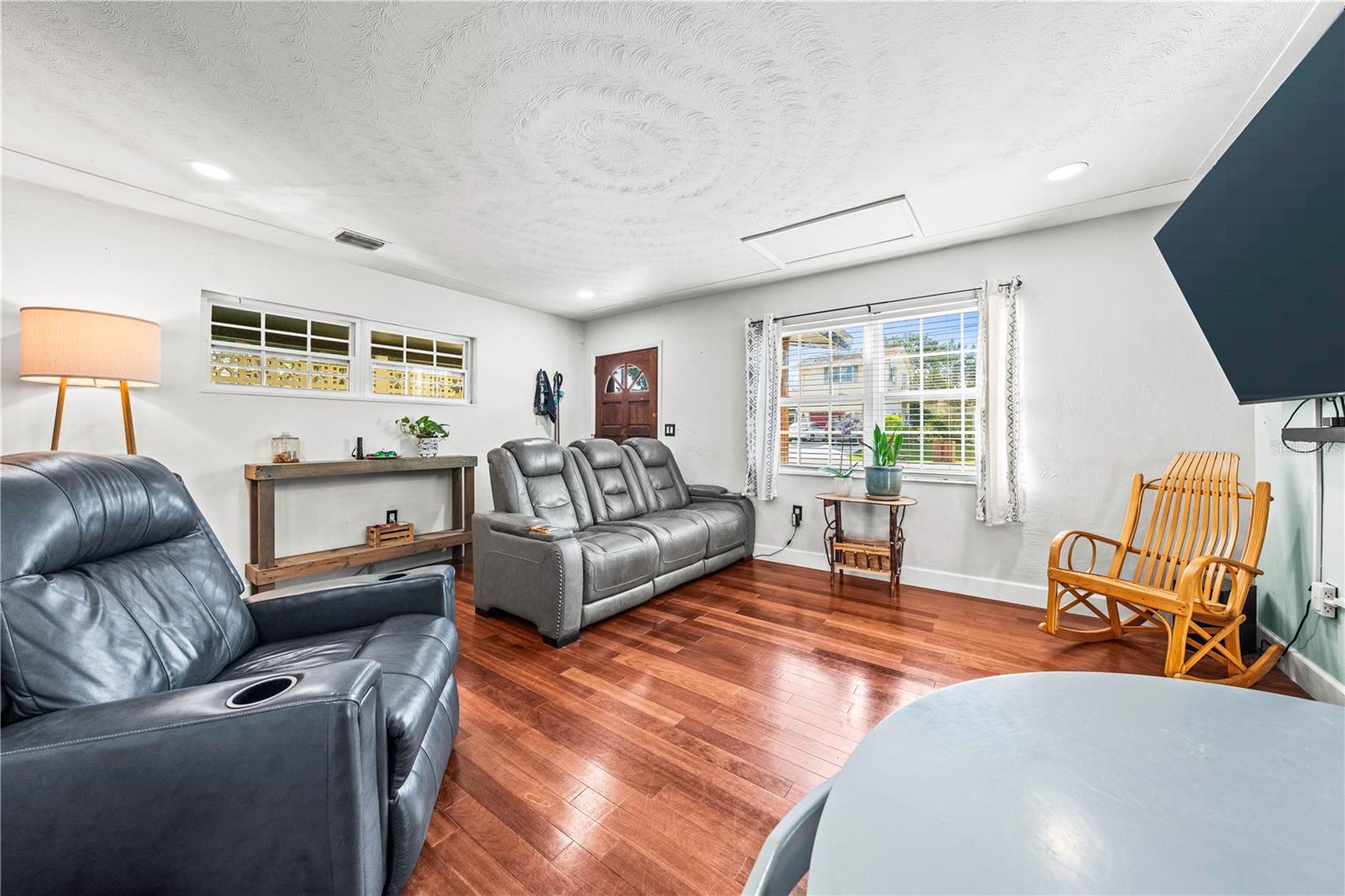 Image 11 of 59 For 2611 Huntington Avenue