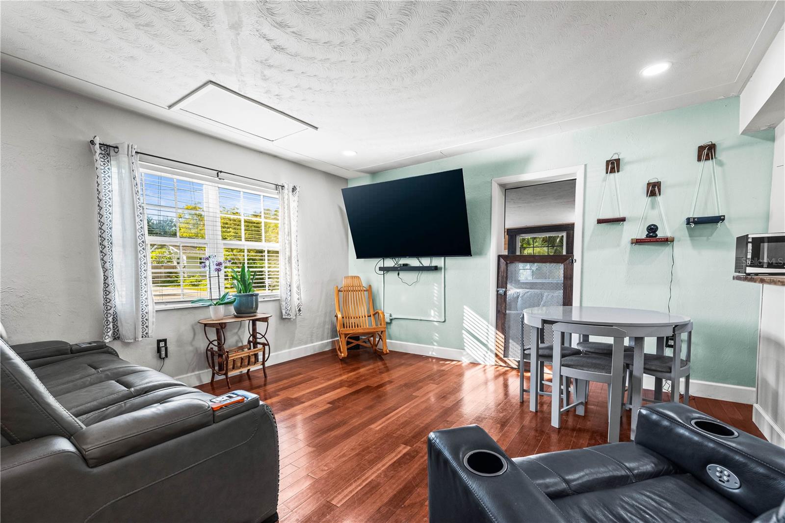 Image 12 of 59 For 2611 Huntington Avenue