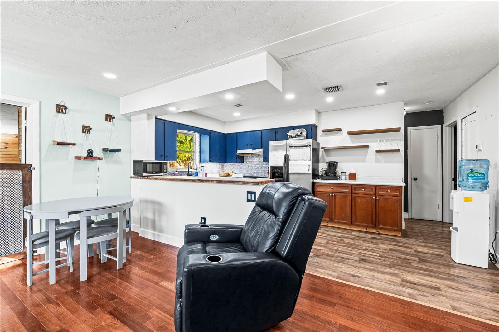 Image 14 of 59 For 2611 Huntington Avenue