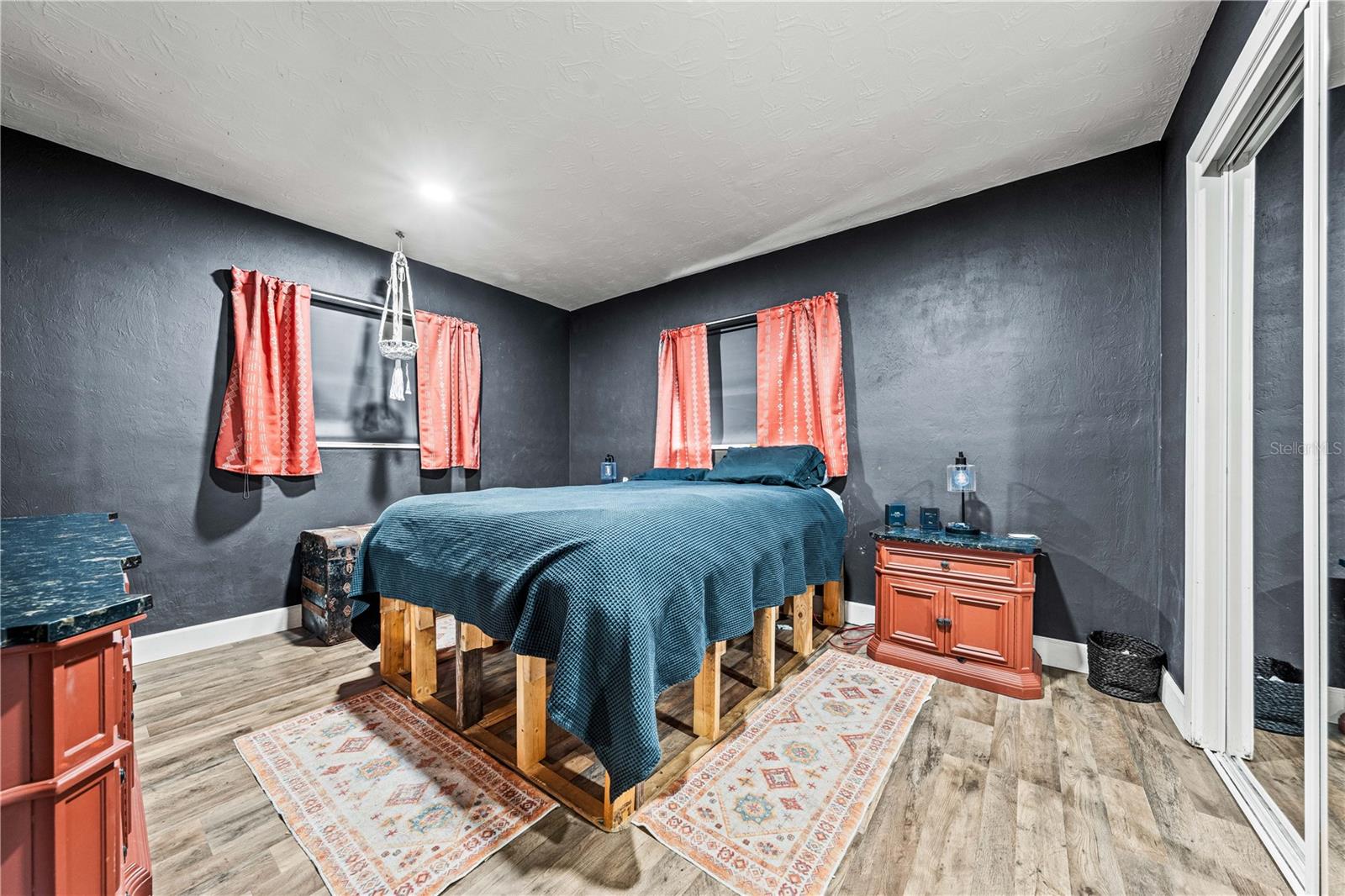 Image 23 of 59 For 2611 Huntington Avenue