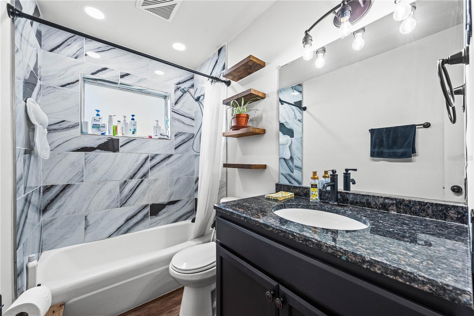 Image 26 of 59 For 2611 Huntington Avenue