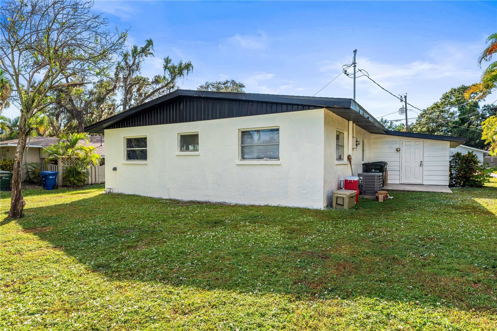 Image 31 of 59 For 2611 Huntington Avenue