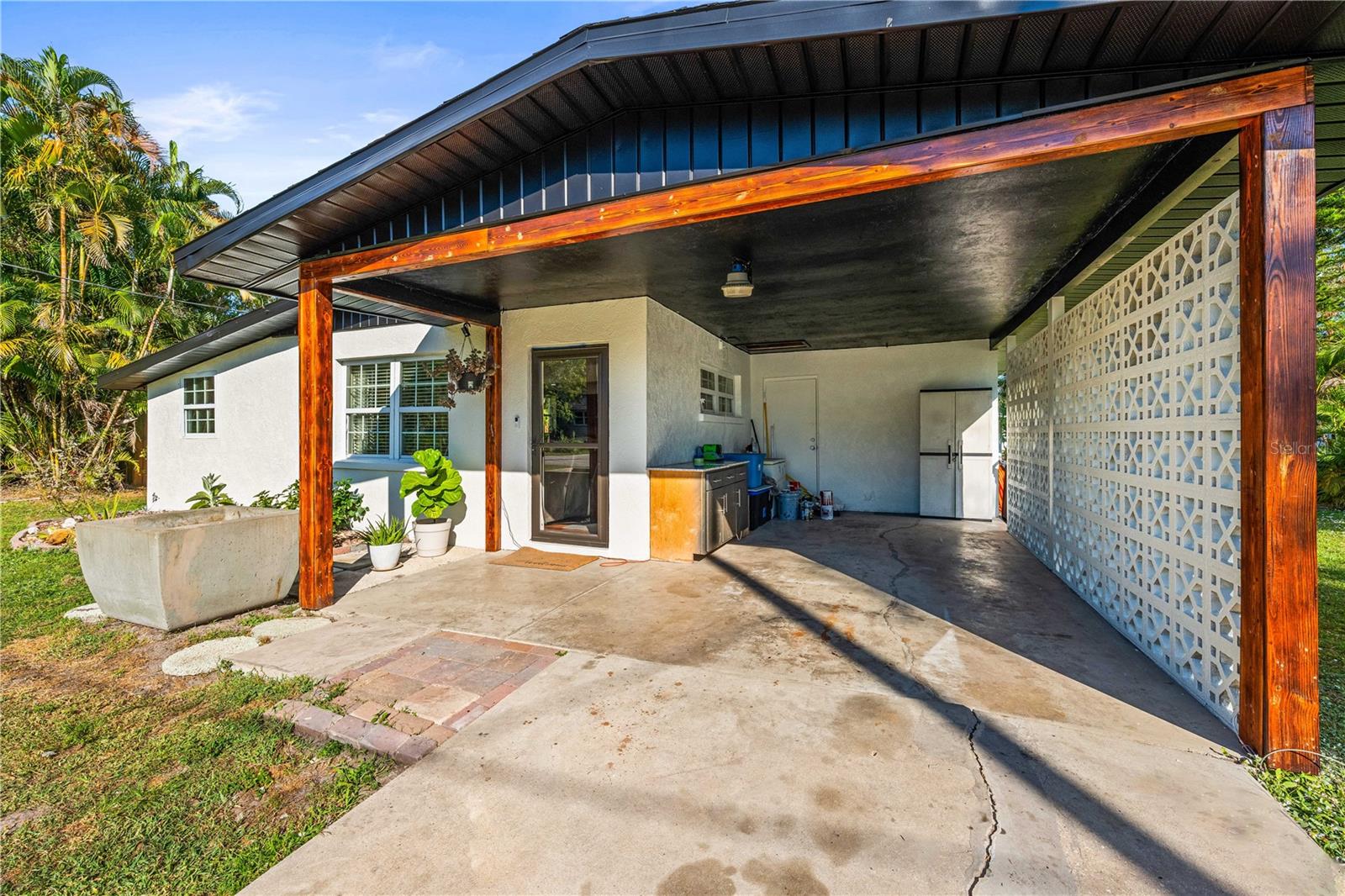 Image 6 of 59 For 2611 Huntington Avenue