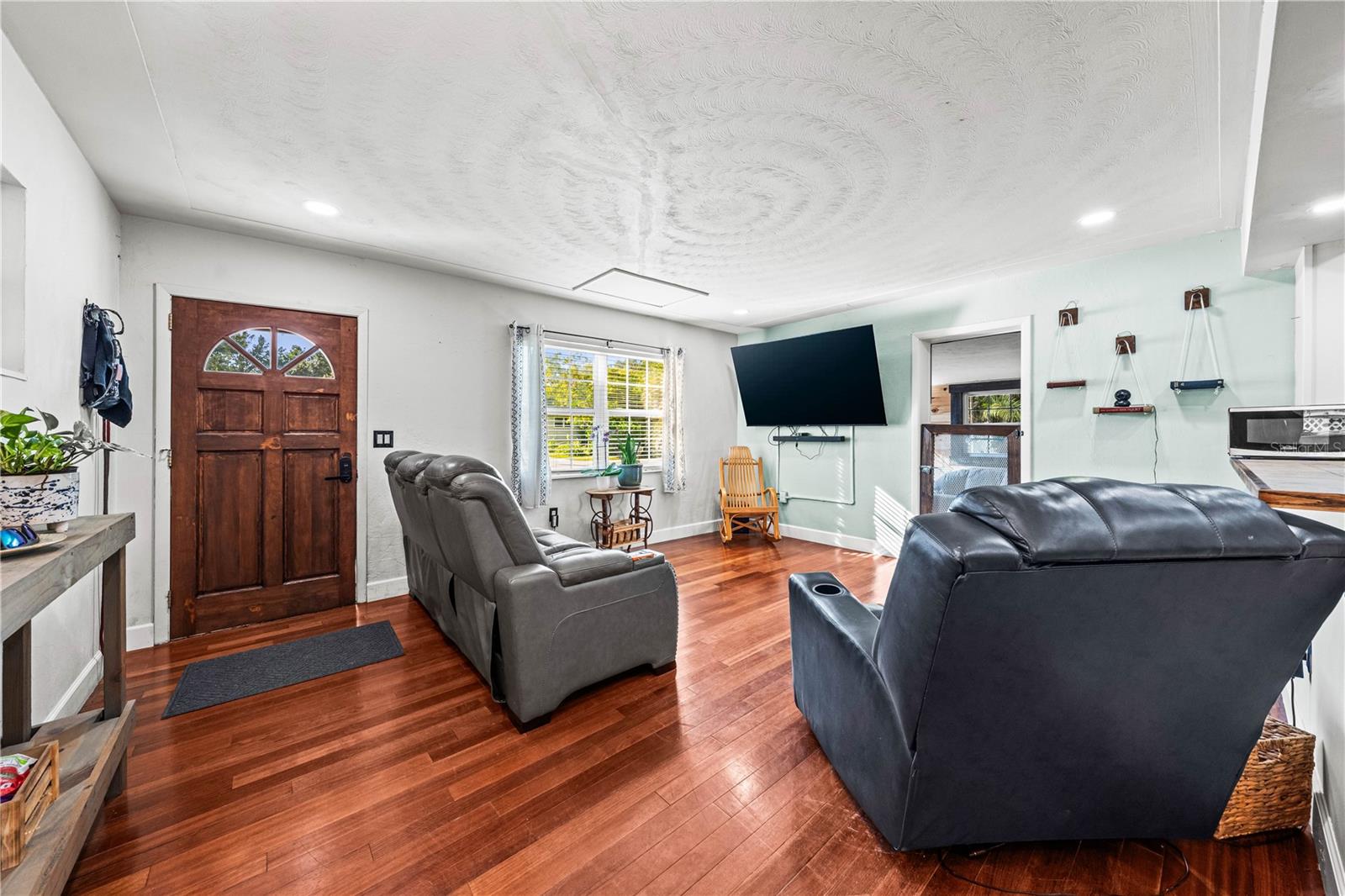 Image 9 of 59 For 2611 Huntington Avenue