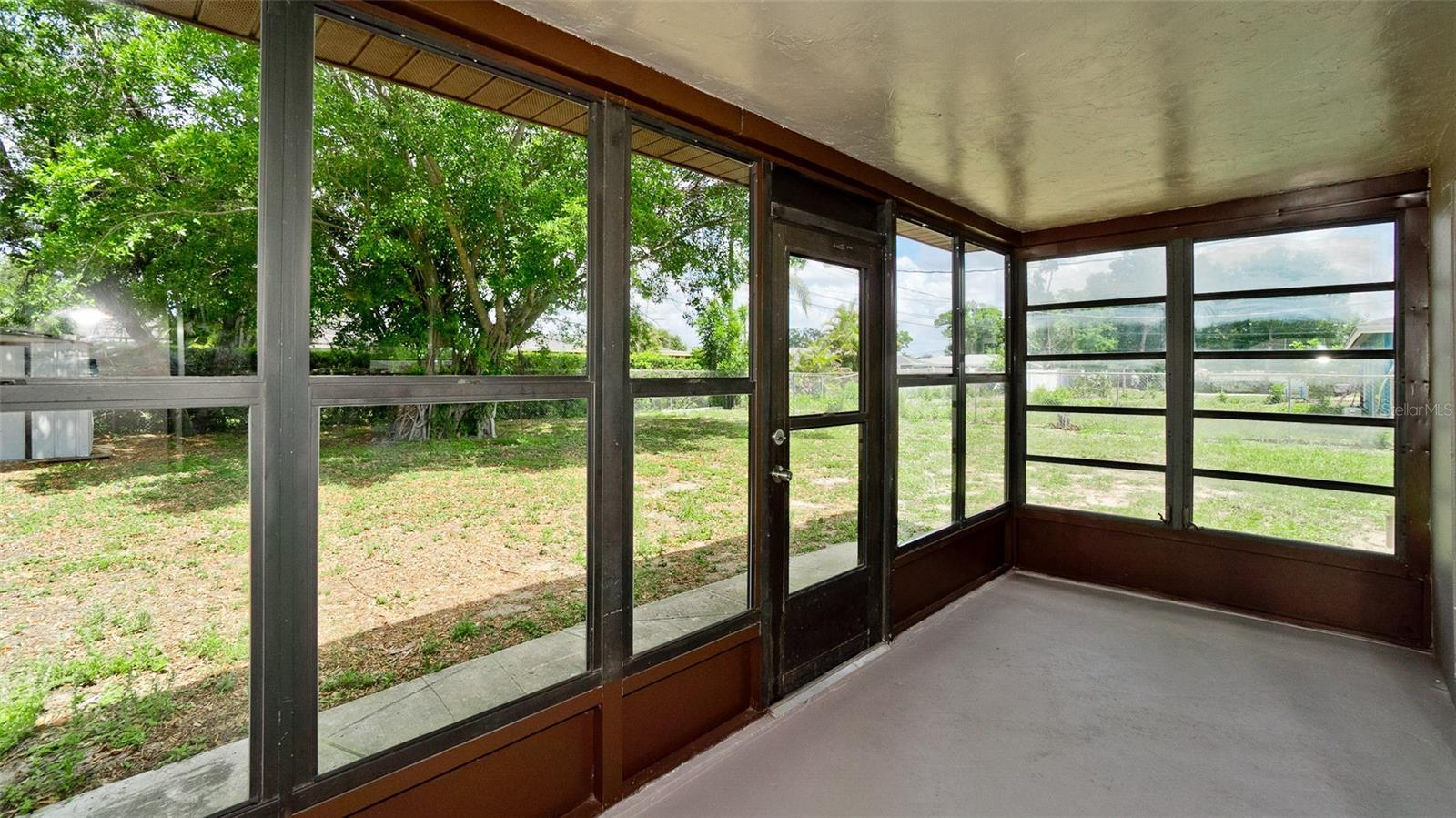 Image 26 of 57 For 3704 17th Avenue W