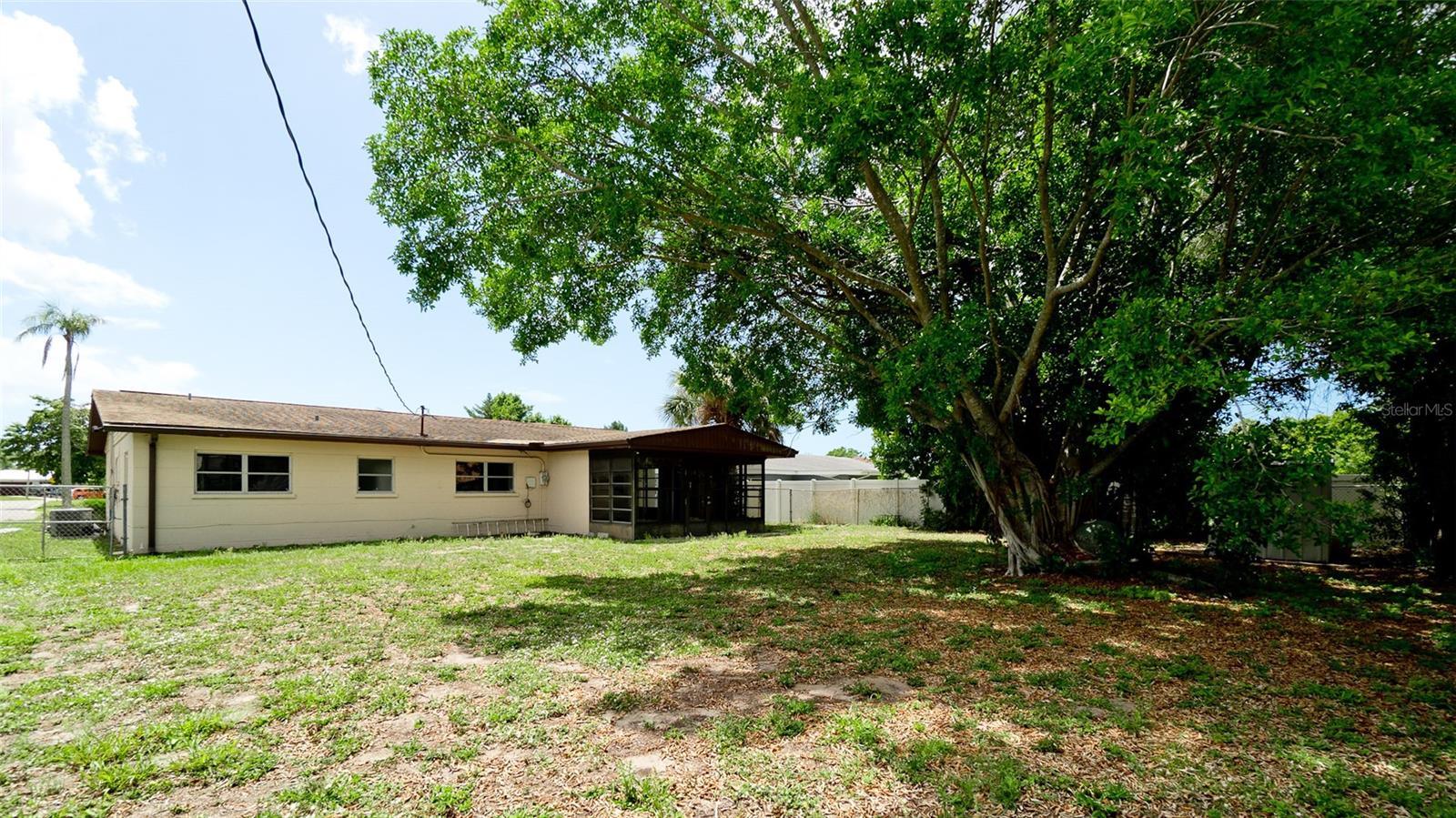 Image 30 of 57 For 3704 17th Avenue W