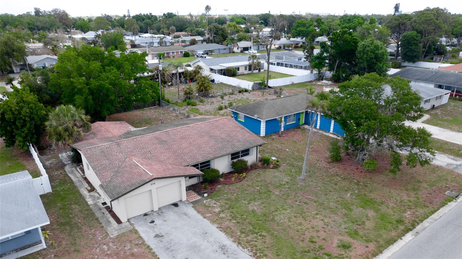 Image 32 of 57 For 3704 17th Avenue W