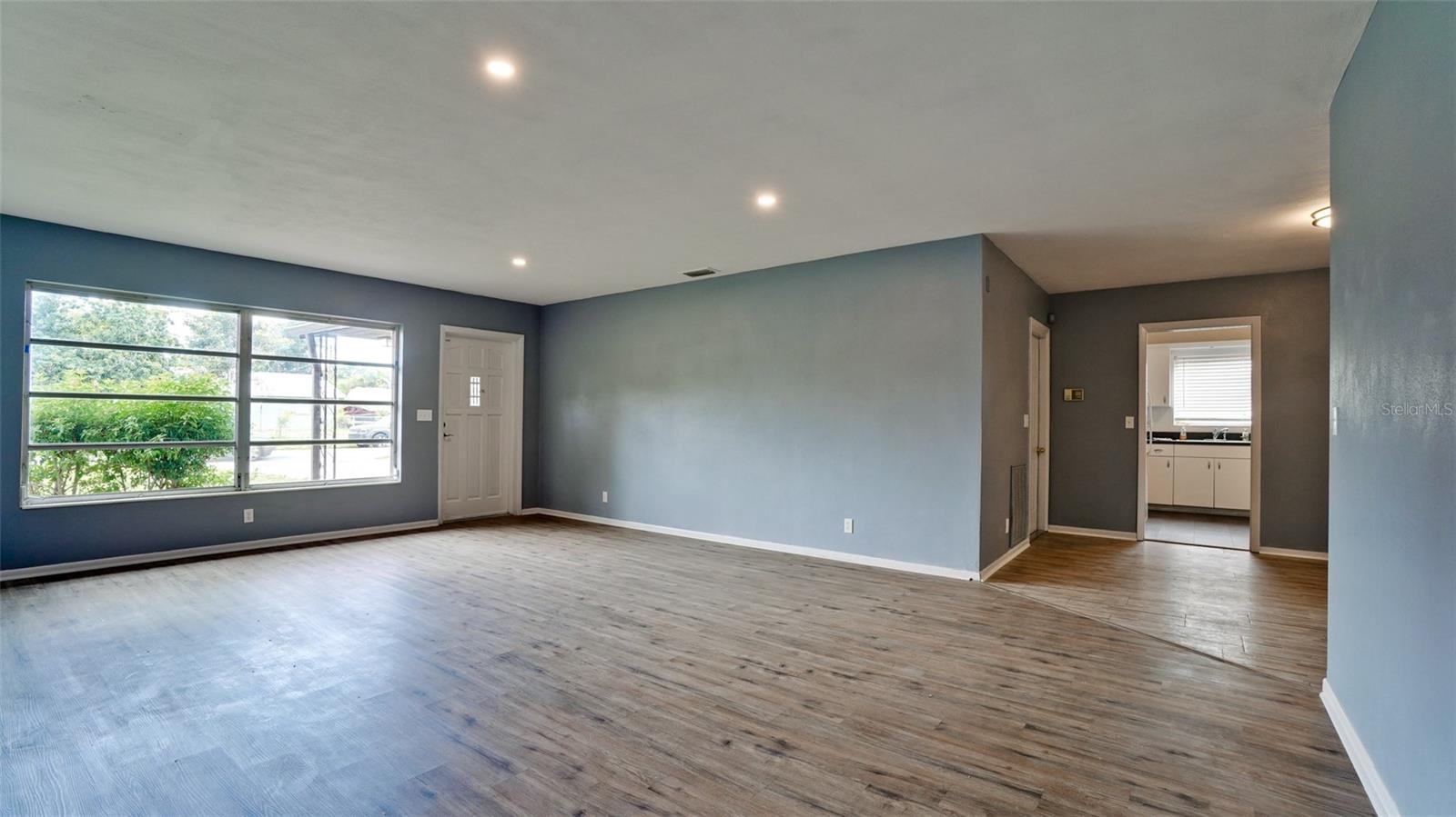 Image 6 of 57 For 3704 17th Avenue W