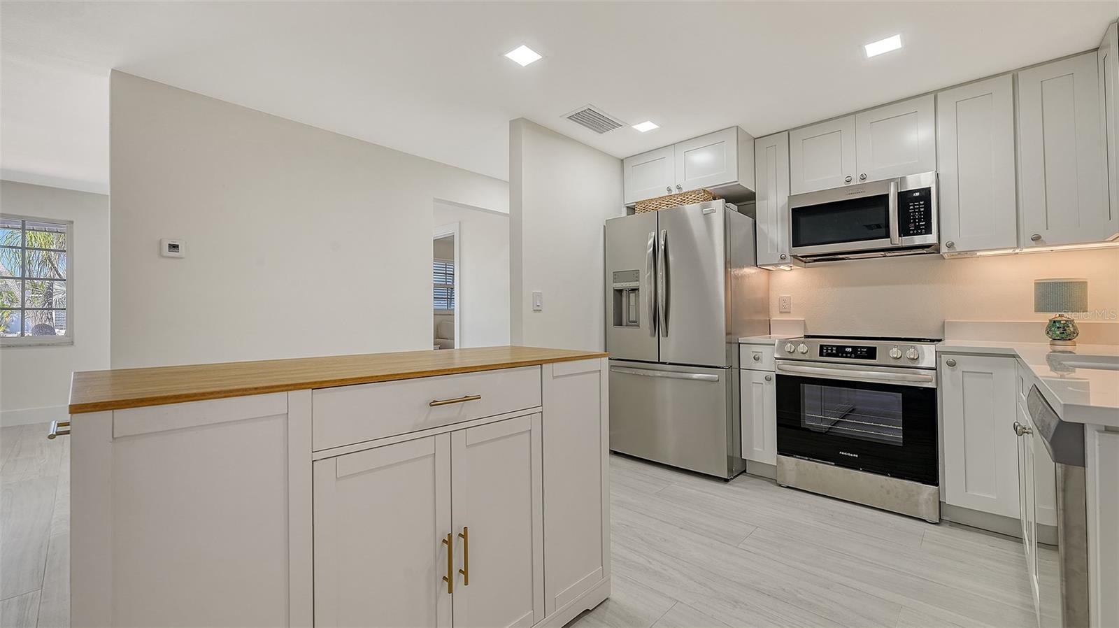 Image 10 of 61 For 618 Buttonwood Drive