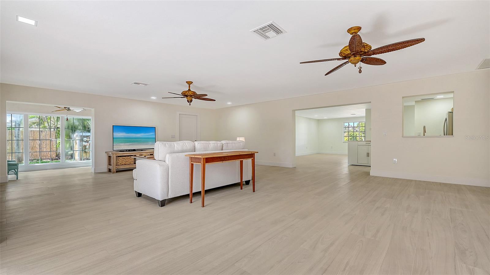 Image 20 of 61 For 618 Buttonwood Drive